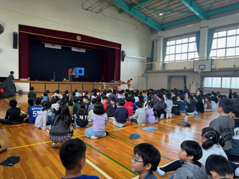 小豆坂小　サイエンスショー行われる