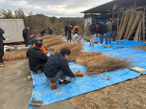 瀧山寺鬼祭りに向けて松明づくり行われる